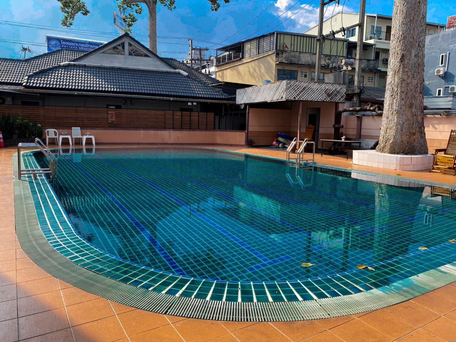 Hotel Pattaya Beach מלון 2*